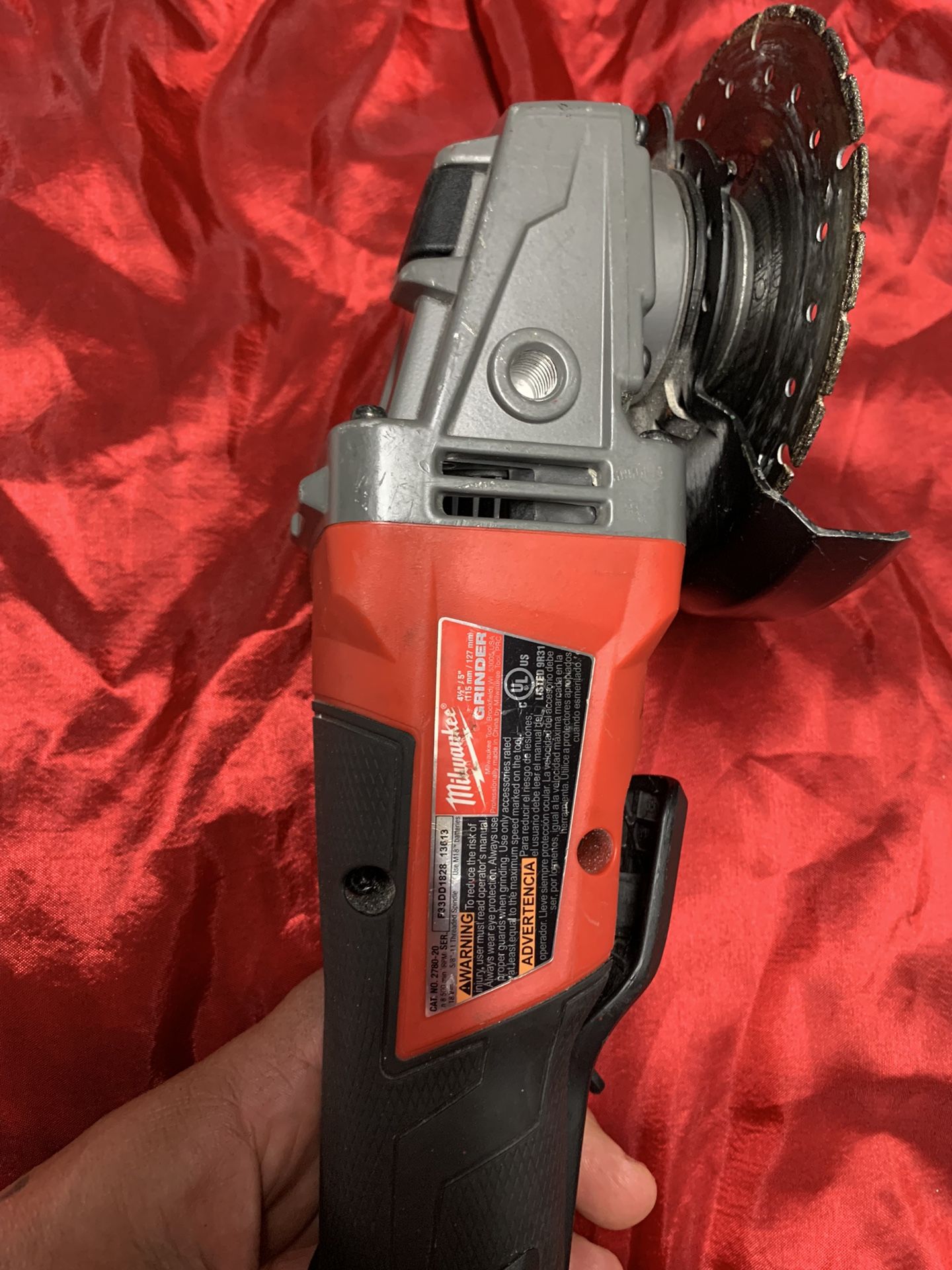 Milwaukee Fuel Grinder $140 In Excellent Condition With Diamond Blade (( No Battery