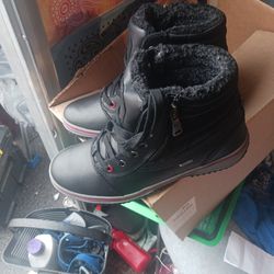 Pajar Canadian Snow Boots. 