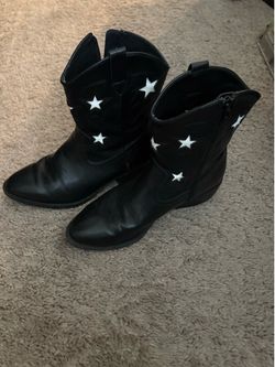 Black boots with stars