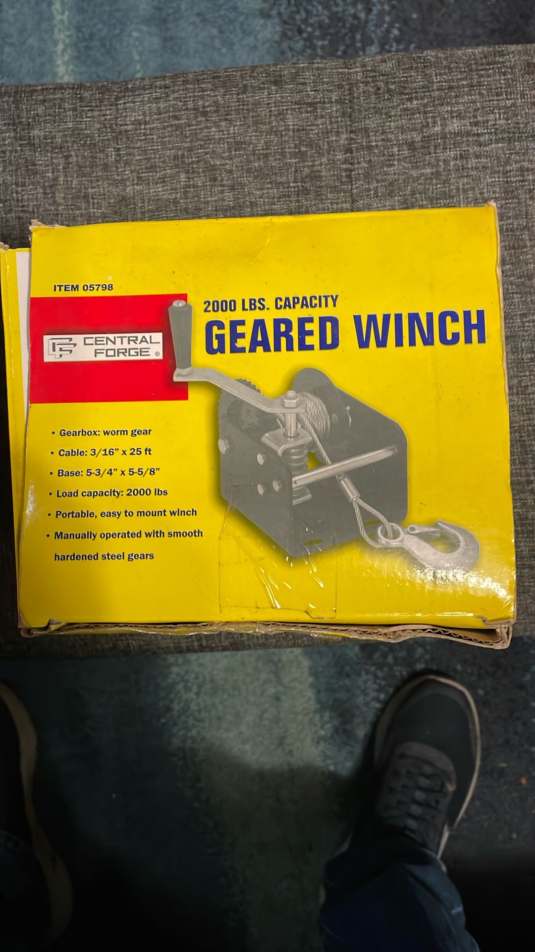 Central Forge 2000 Pound Capacity, Geared Winch, Brand New never been used still in the box.