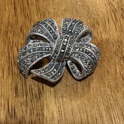 925 Sterling Silver Vintage Marcasite Gemstone Bow Pin Brooch