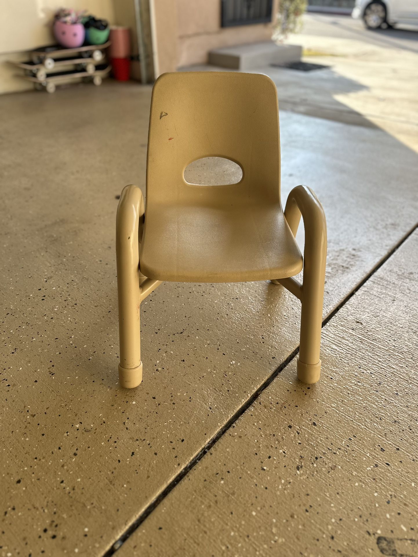 Kid’s School Chair 🪑