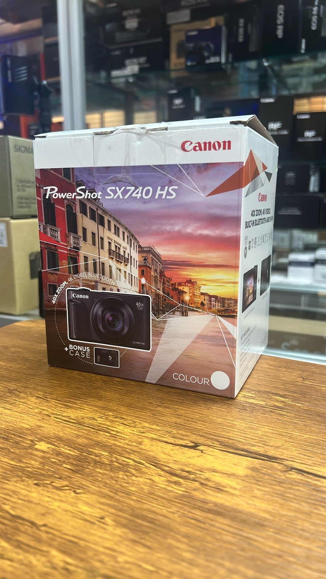 Canon Powershot SX740 HS With Bonus Bag