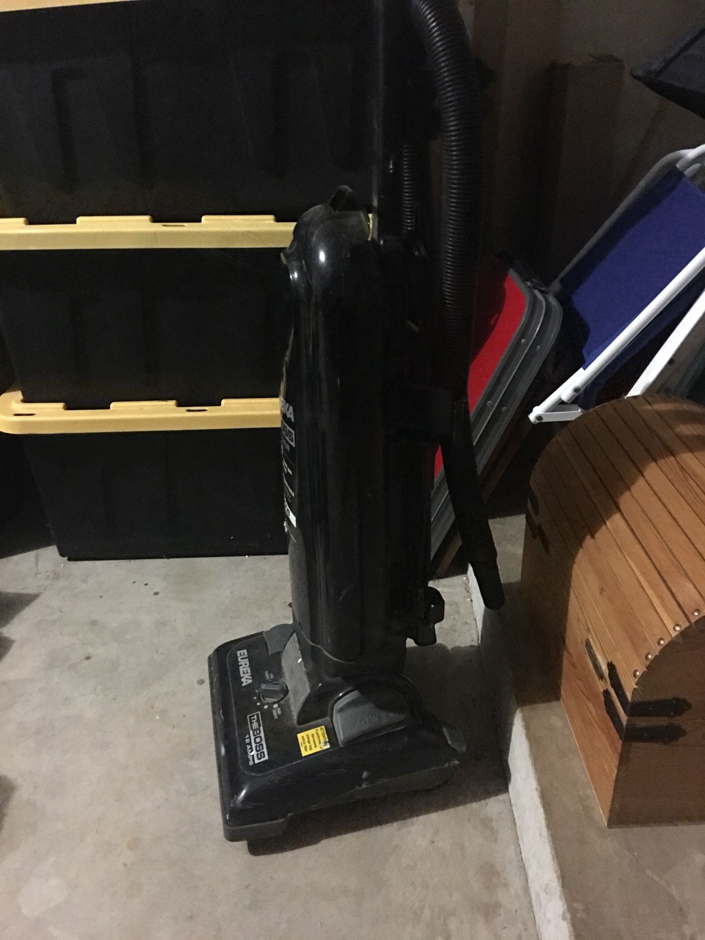 Eureka the boss vacuum. Excellent condition. Black. Powerful 12 AMPS