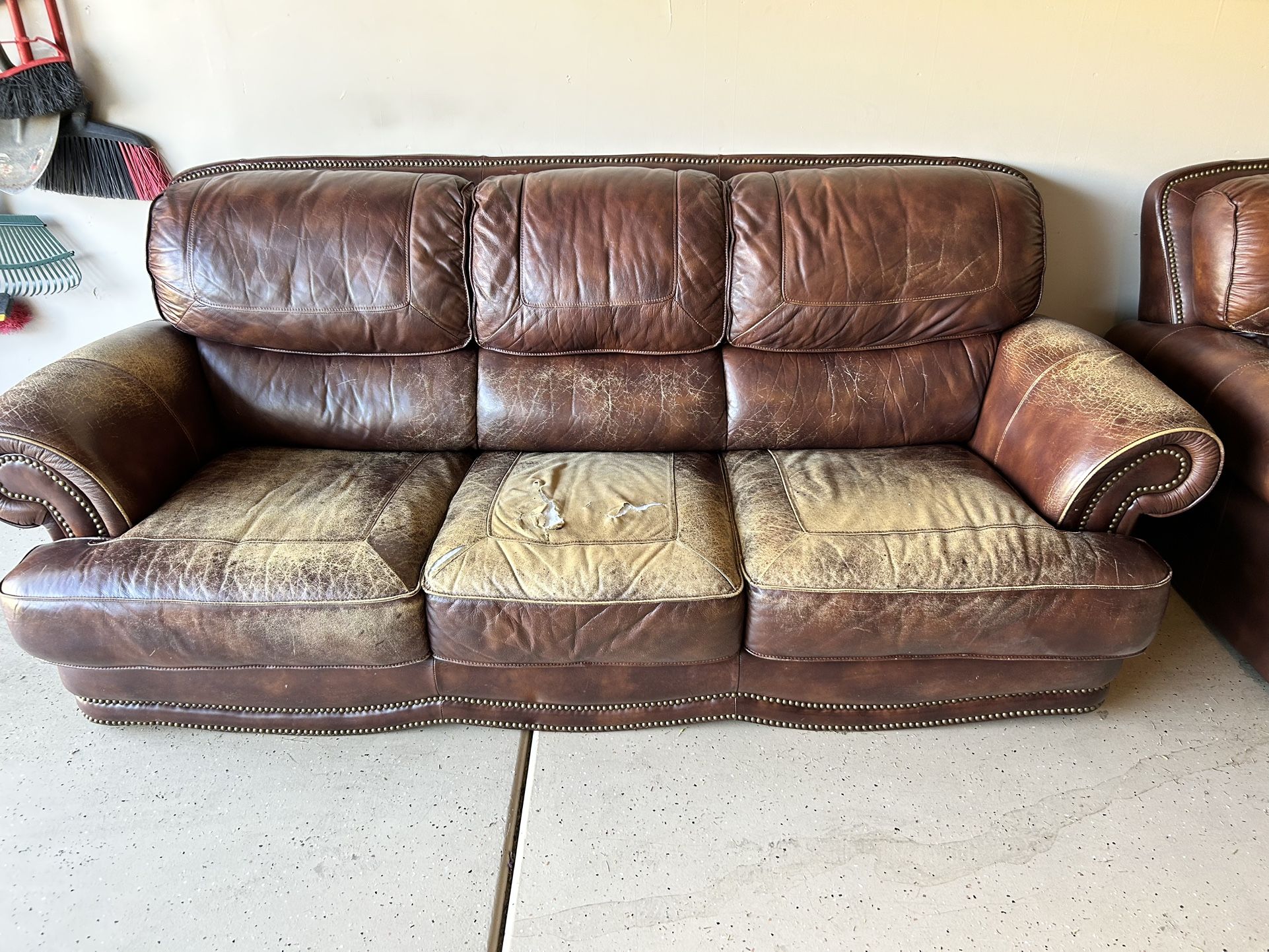 Free Sofa And Love Seat