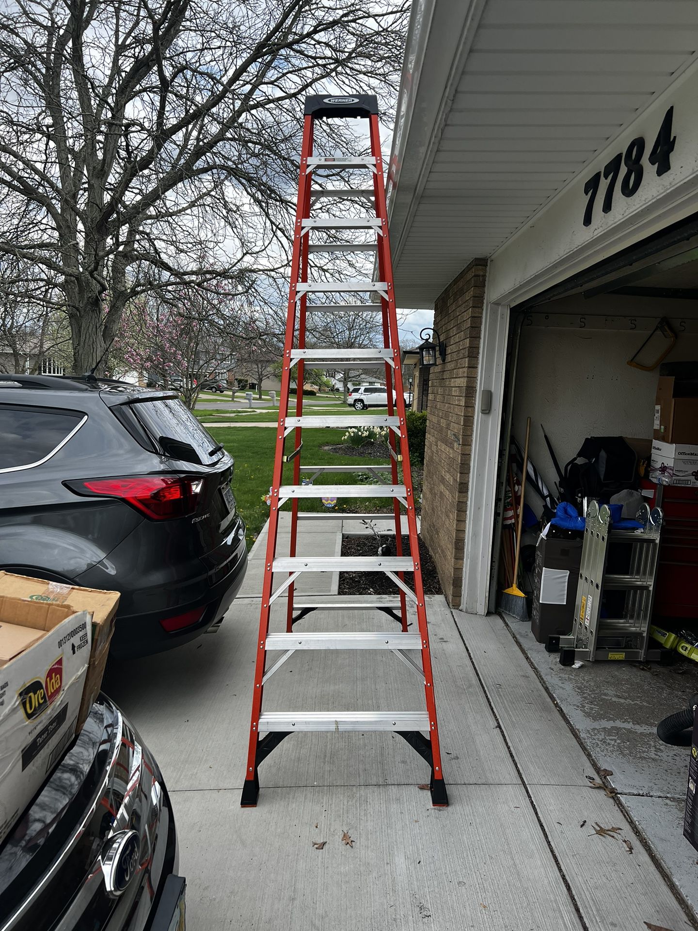Werner 10 Ft. Fiberglass ladder (14 Ft. Reach Height) 300 LB. Load Capacity Type 1A