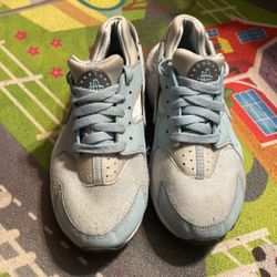 Light Blue Nike Hurrache Size  Kids 5y 