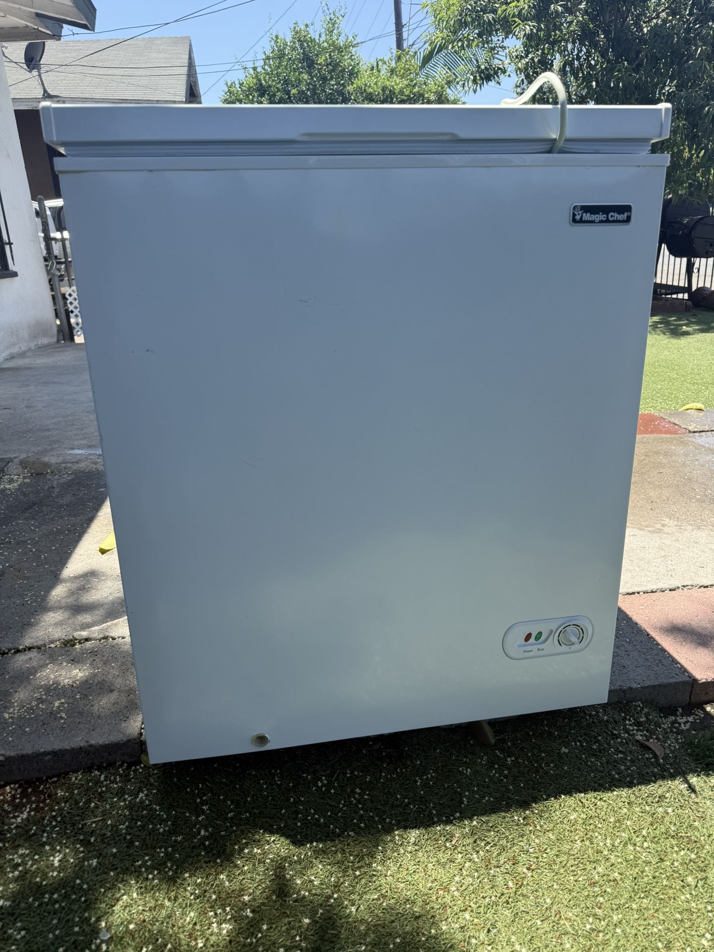 Magic chef Chest Freezer in White   Congelador de pecho en blanco