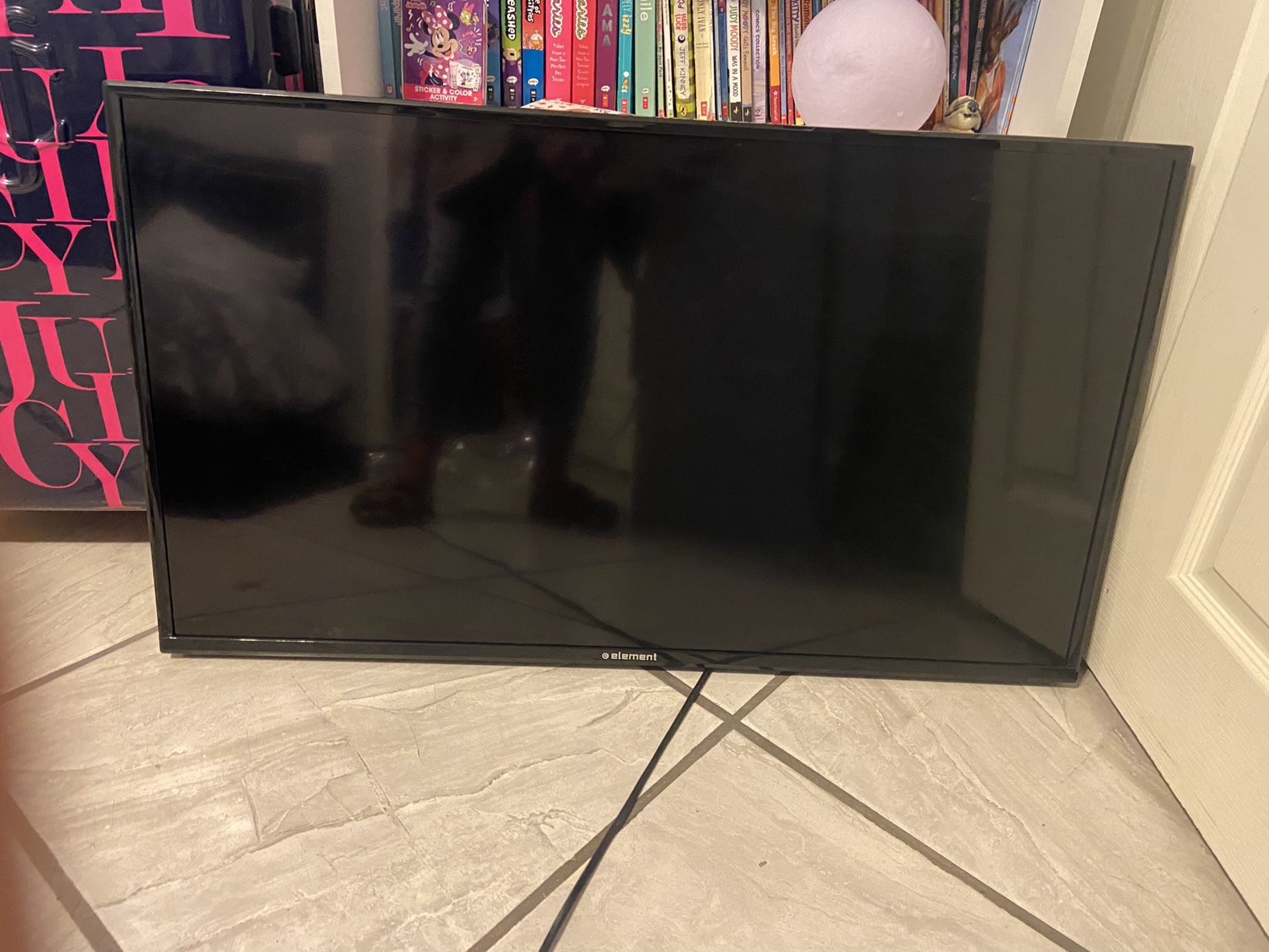 32’ Element Brand Tv
