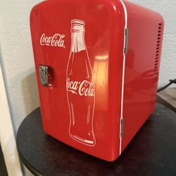 Coca-Cola Mini Fridge – Retro Style, Compact & Portable