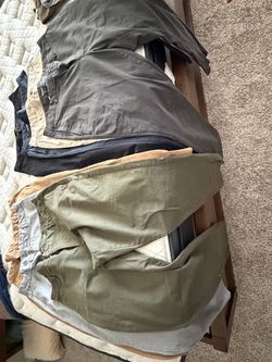 Old navy men’s athletic taper chino pants 34x32
