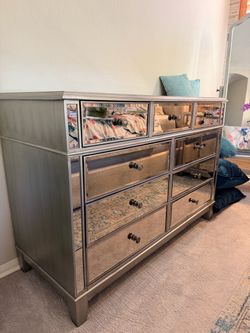 Hayworth 4-Piece Bedroom Set