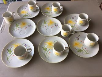 VINTAGE 8 inch saucer n cup hand painted. Set of 8. Vintage from 1950. Excellent condition