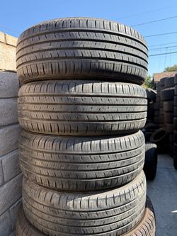 225/60r16 Kuhmo tires en Excelentes Condiciones de Vida las 4