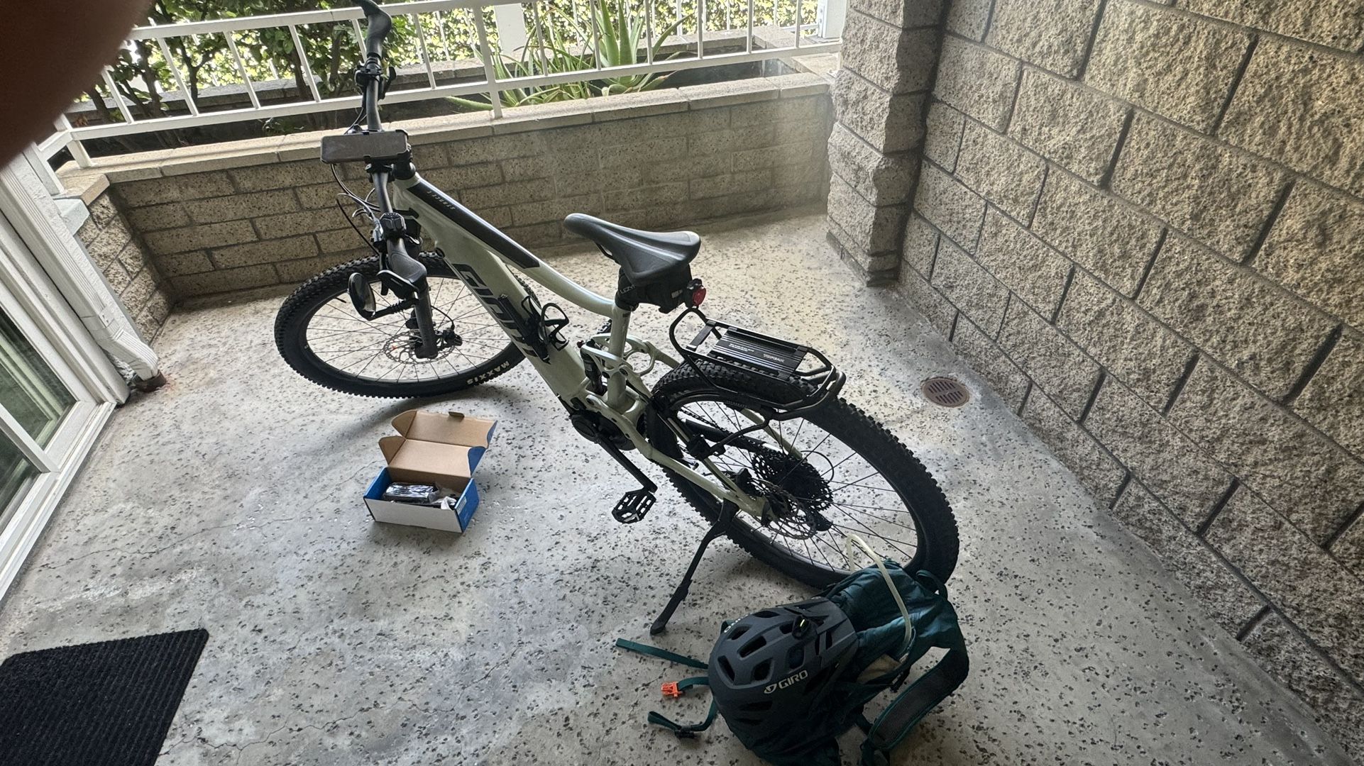 2021 Size Large Giant Stance E-1 Electric Mountain Bike $1,500 or Best Offer