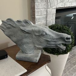 Horse Decor “Against The Wind”