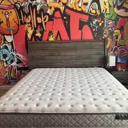 King Bed w/two nightstands