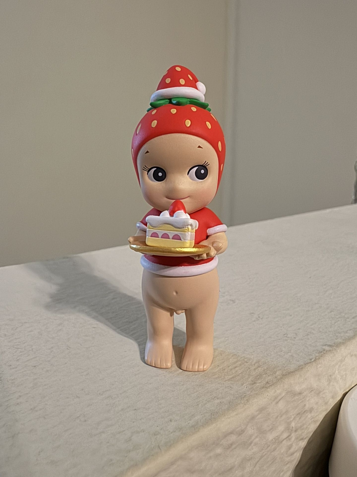 Sonny Angels Christmas Dinner Strawberry