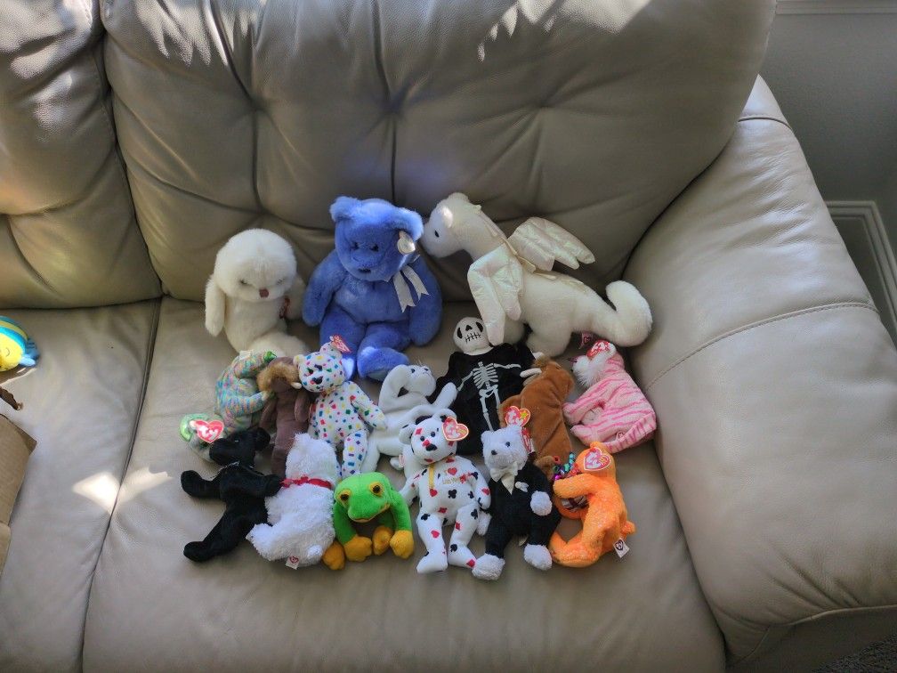16 Ty Beanie Babies