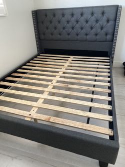 LOCATED IN LOS ANGELES CA BRAND NEW QUEEN BED FOR ONLY $300 MATTRESS INCLUDED 💥 $20 DELIVERY 💥NO SET UP💥 • We do not assemble • Brand new in bo