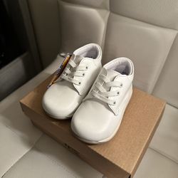 NEW SHOES SIZE 5c