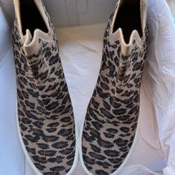 Women’s Slip In Leopard Sneakers size 10