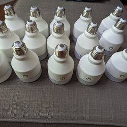 Lifx LED Smart Light Bulbs A19 75w Equivalent Used White/Color 