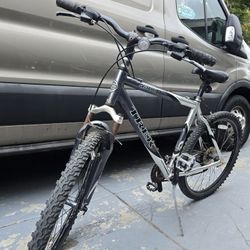 TREK 4300 Aluminum Mountain Bike