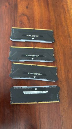 Corsair 64 GB DDR4 3200 C16 RGB