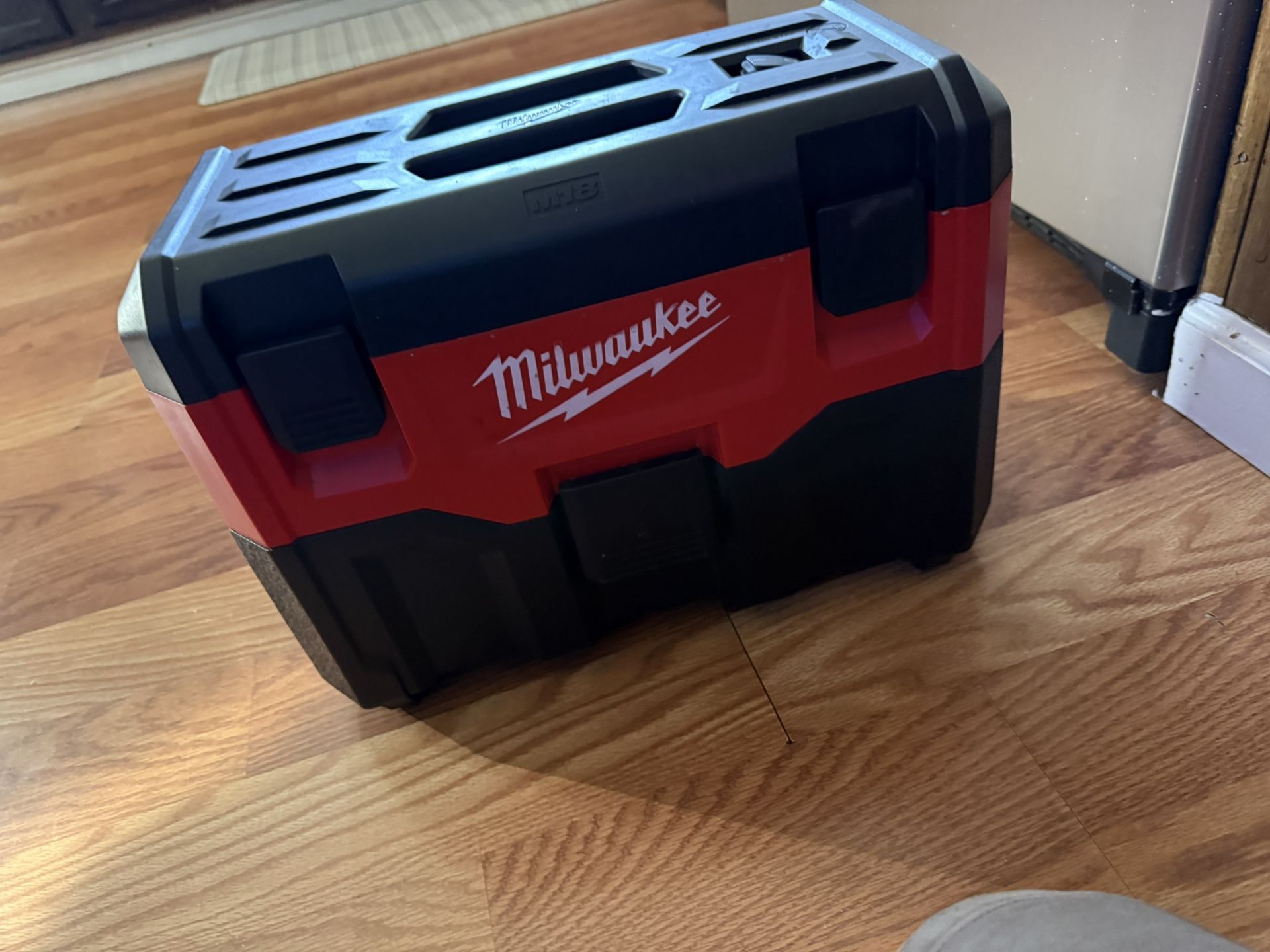 Milwaukee Vacuum 18