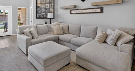 Grey Sectional Couch with Chaise