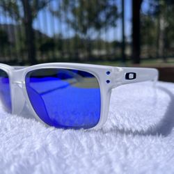 Oakley Holbrook Sunglasses New In Box 