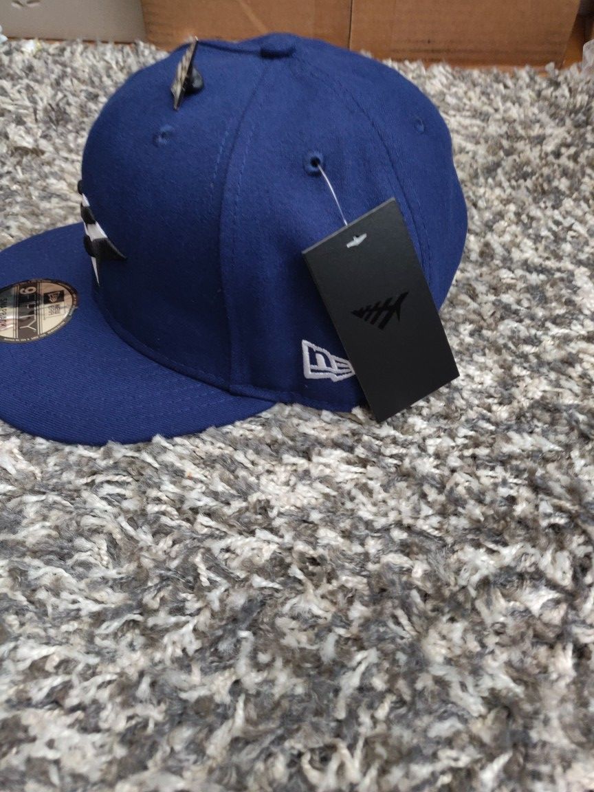 PAPER PLANES New York Mets MLB FITTED HAT SIZE 7 3/8 NY 2022 Roc Nation New  Era for Sale in New York, NY - OfferUp