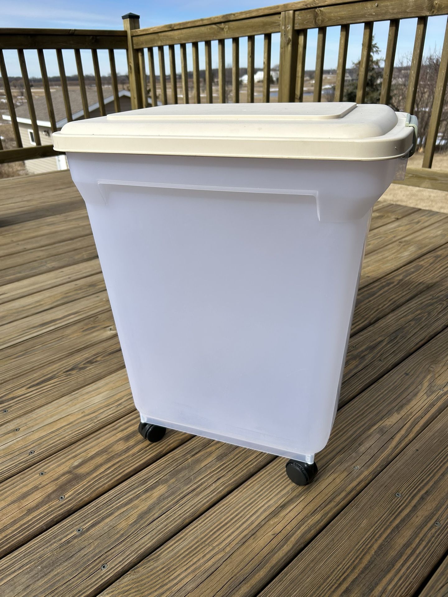 IRIS Rolling storage container