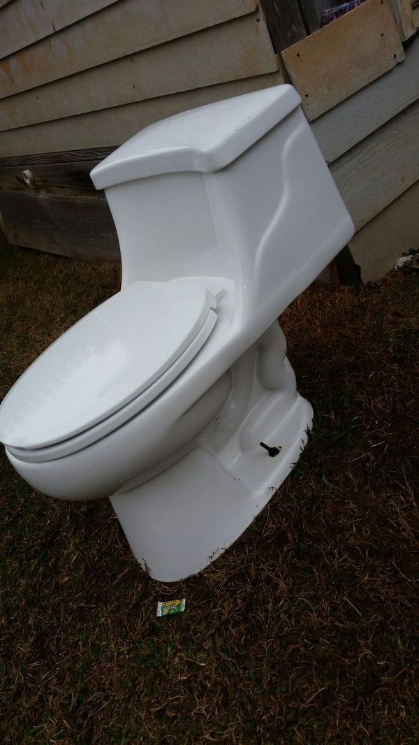 jameco toilet 1.6 Gpf 6.0 LPF for Sale in Charlotte, NC OfferUp