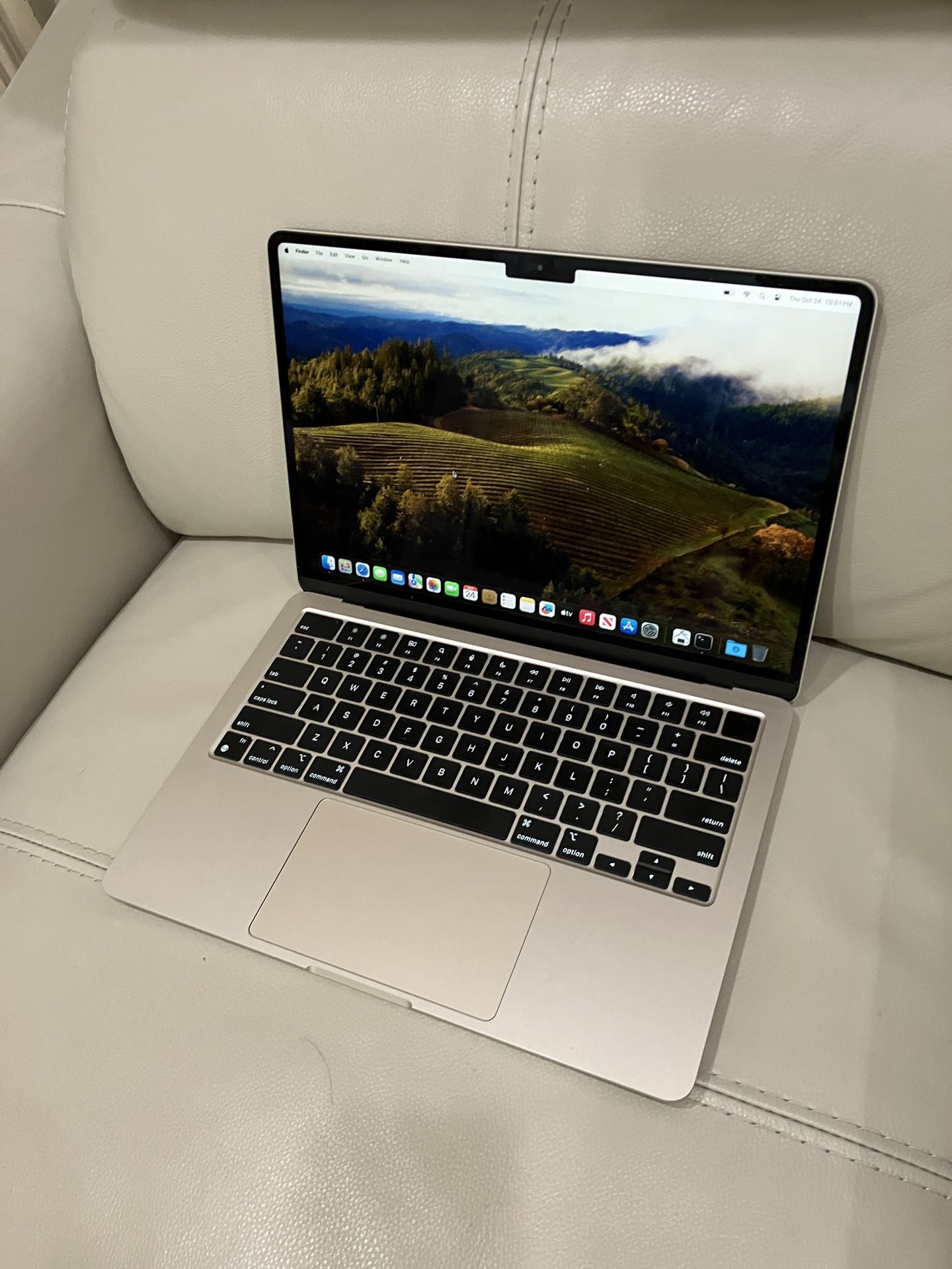 Macbook Air 13” M2 8GB/512GB like New and software for Free