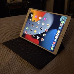 Apple iPad 10.2” + Apple Smart Keyboard Case Bundle