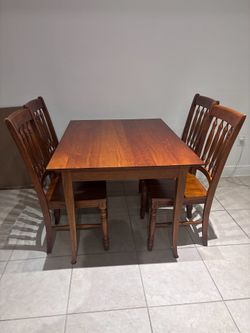 Dining Room Table and 4 Chairs