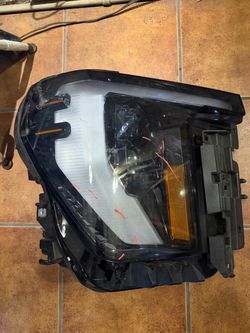 2024 GMC Sierra Right Side Headlight