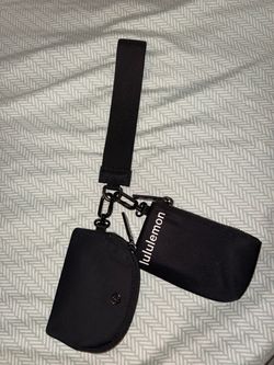 Lululemon wristlet wallet