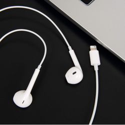 Earbuds Lightning Cable Headset Only For iPhone Phones.!!!