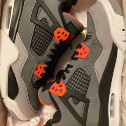 DS INFRARED JORDAN 4 GS SIZE 4Y & 4.5Y  