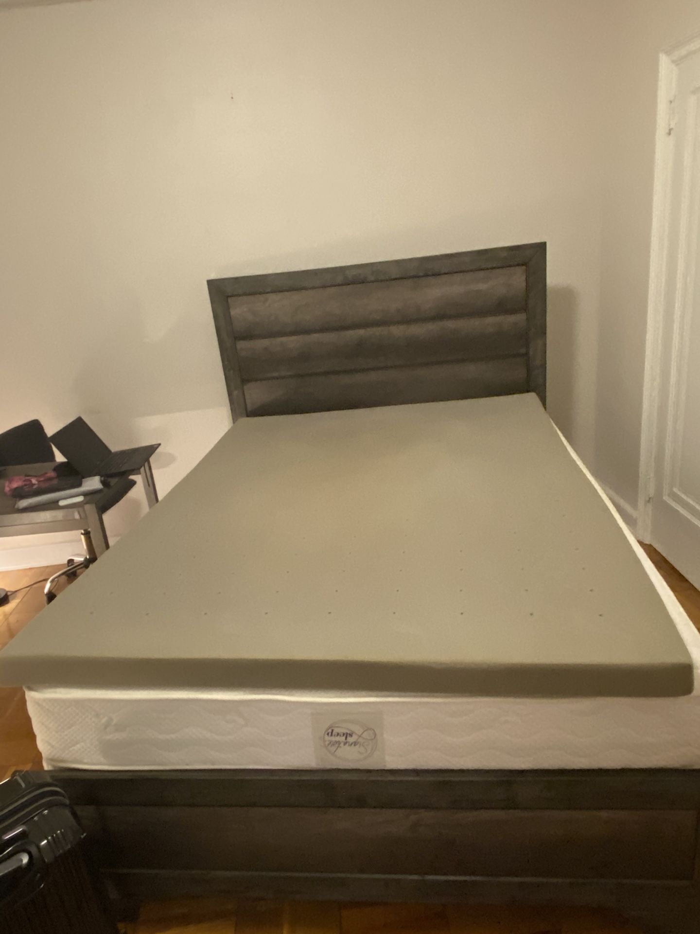 Queen size sleep signature mattress +free memory foam topper