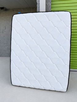 Queen mattress like new condition