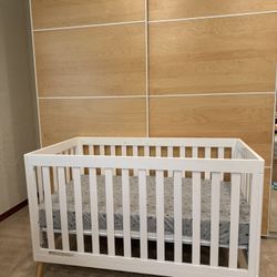 Delta Children Essex 4-1 Convertible crib with mattress