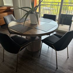 New Modus Dining Room Set 