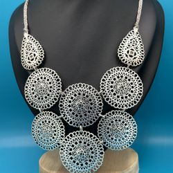 Retired Stella & Dot Medallions Silver Tone Statement Necklace 18” To Tip With 2” Extension Excellent Condition 