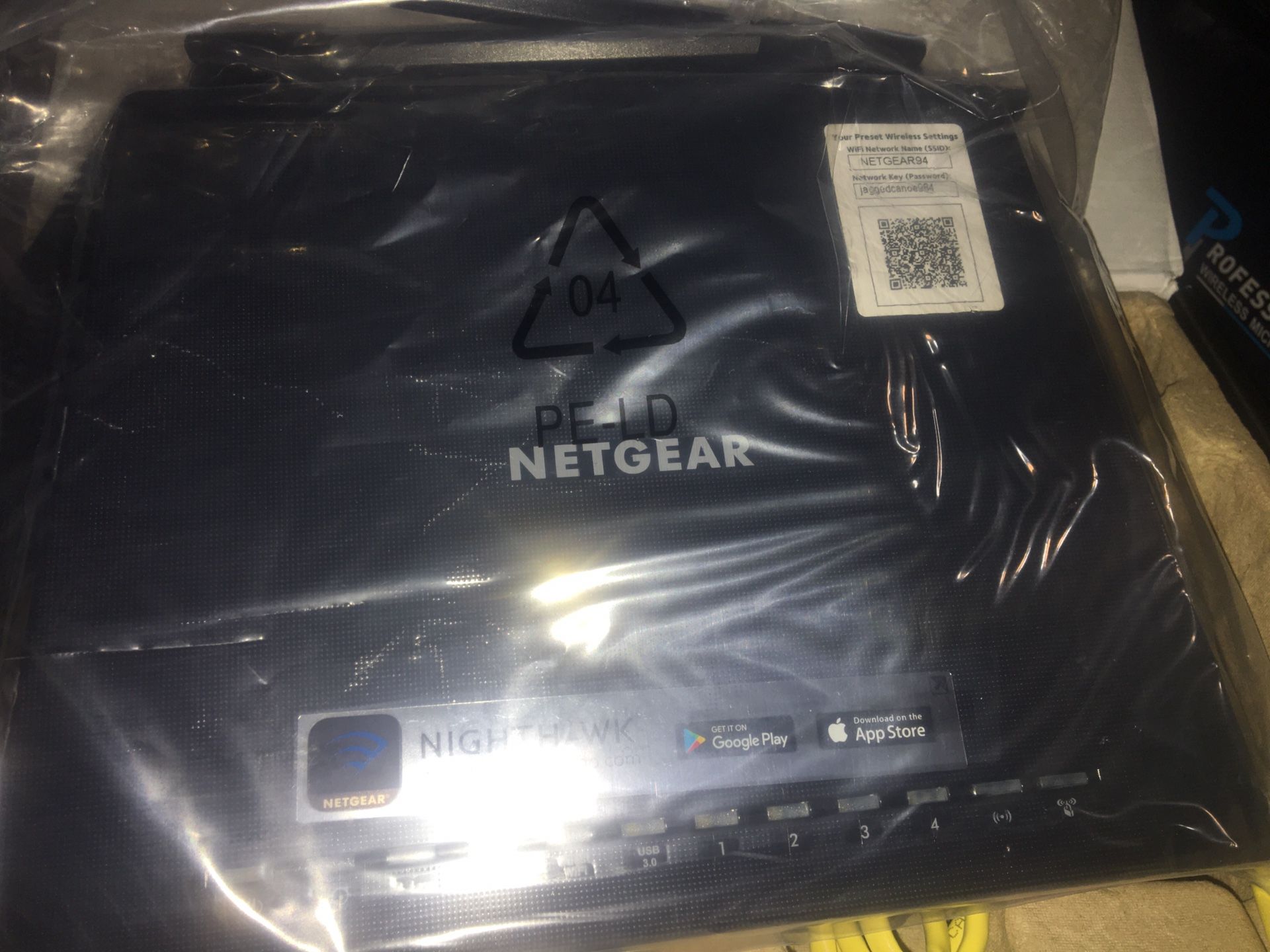 NETGEAR Nighthawk Smart WiFi Router (R6700) - AC1750 Wireless Speed (up to 1750 Mbps) | Up to 1500 sq ft Coverage & 25 Devices | 4 x 1G Ethernet and