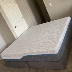 KING MEMORY FOAM MATTRESS AND FREE BOX SPRINGS