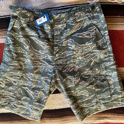 Undefeated Camo Shorts 36 New W/ Tags